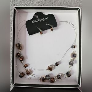 Necklace and earring set